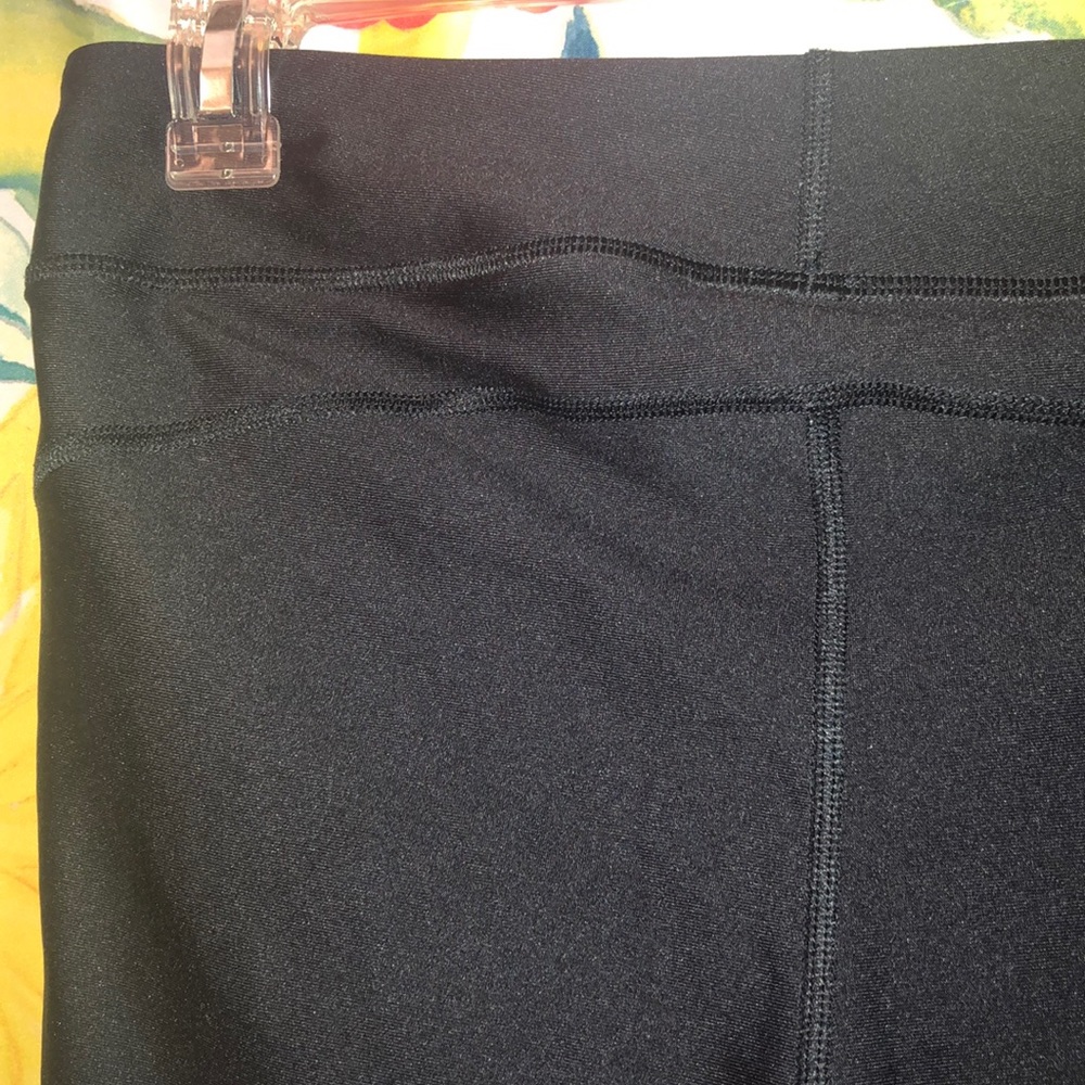 Under Armor Compression Capris - image 4
